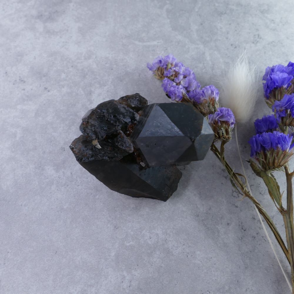 Unleash Inner Strength with Dumi's Crystals (53g). Black Quartz Cluster (5.7cm x 5.5cm x 4.7cm). Bold & intricate structure with captivating beauty & amplified energy for a powerful crystal companion.