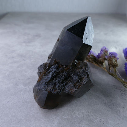 Must-Have Black Quartz! Dumi's Crystals Cluster (53g). Unique dimensions (5.7cm x 5.5cm x 4.7cm) & intensified properties. Captivating beauty for crystal enthusiasts.