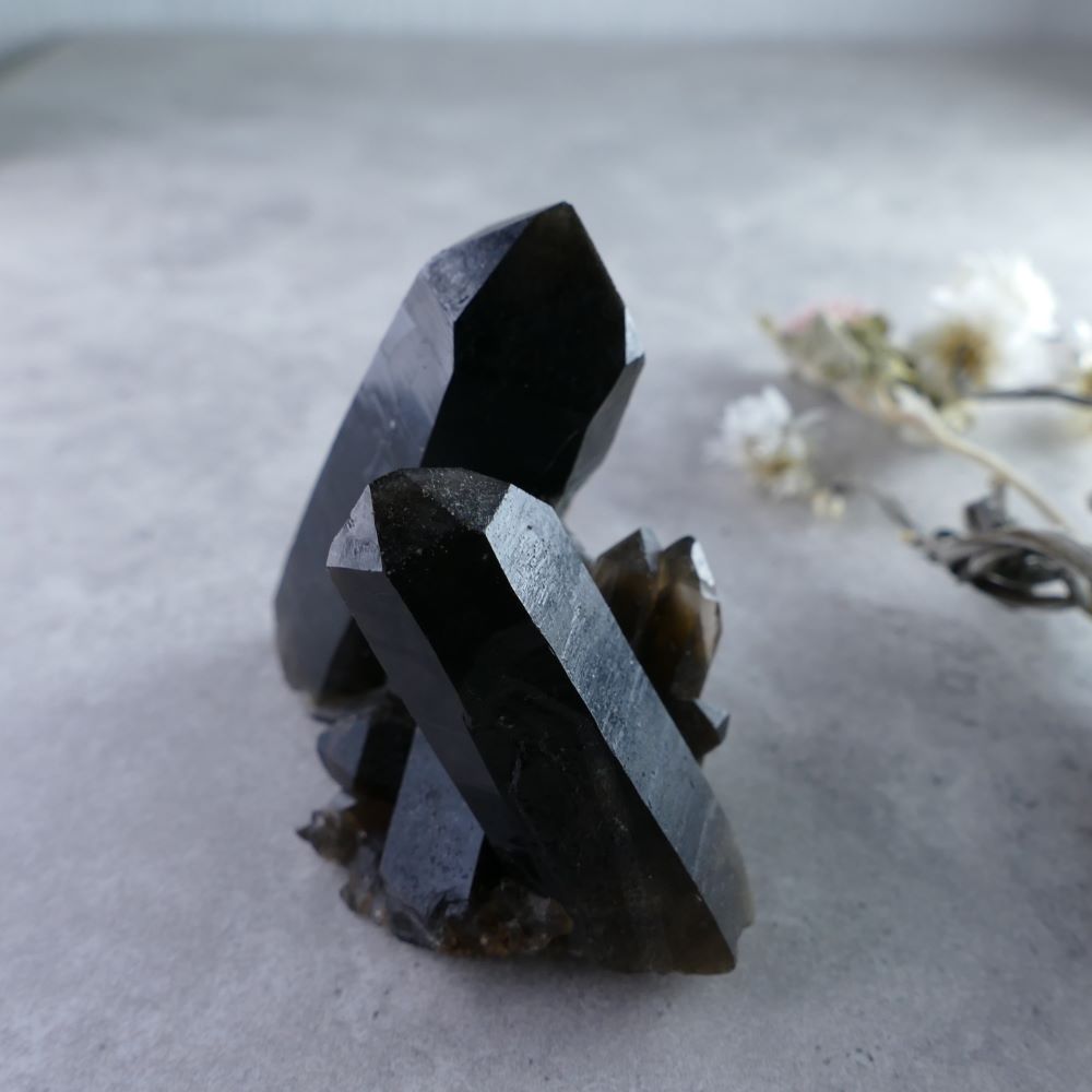 Deeper Connection with Crystals - Dumi's Crystals Black Quartz (58g). Commanding form (4.8cm x 5.5cm x 3.2cm) with captivating beauty & amplified properties for an exceptional addition to any collection.