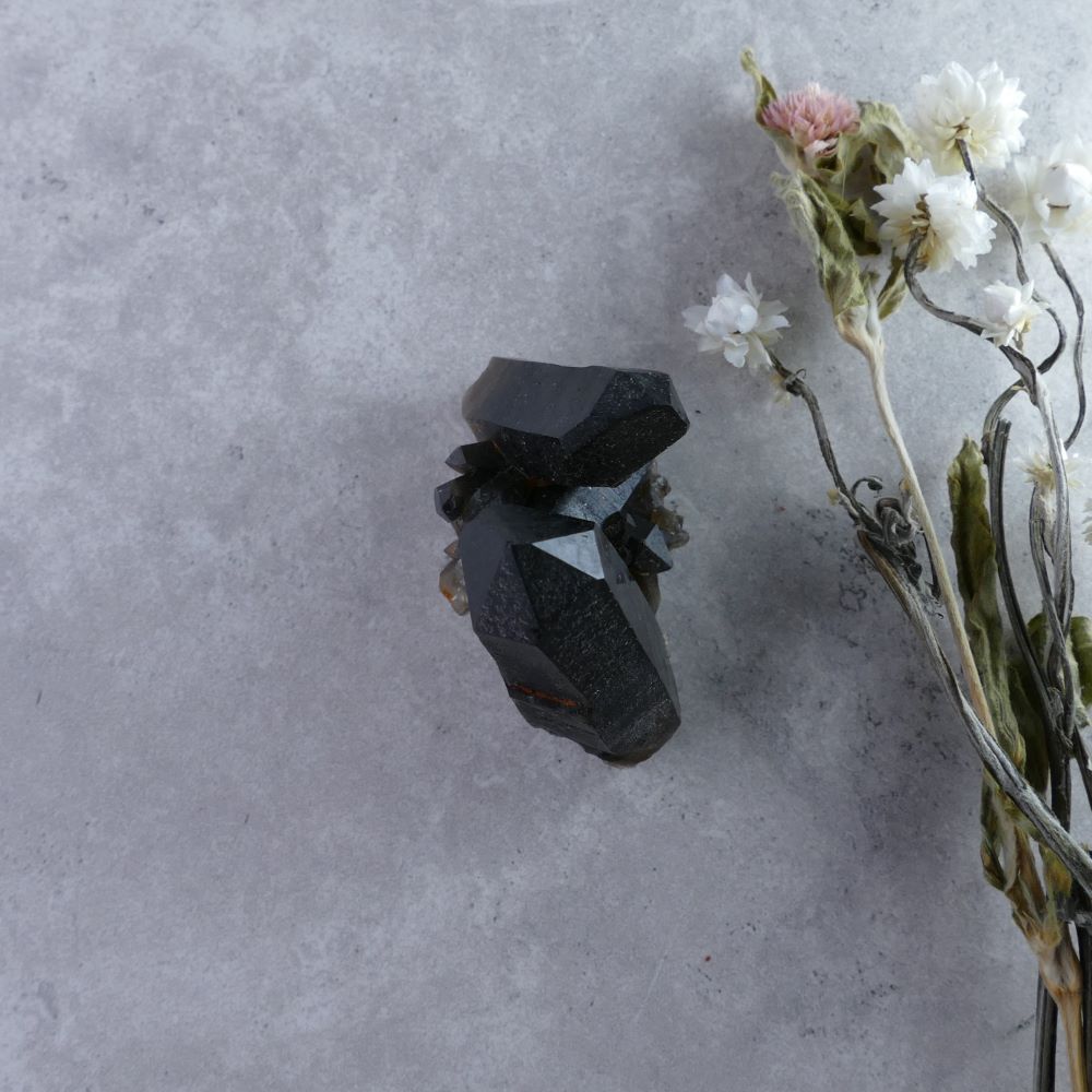 Premium Black Quartz Power - Dumi's Crystals (58g). Stunning crystal (4.8cm x 5.5cm x 3.2cm) with captivating beauty & amplified properties. A standout piece for crystal enthusiasts.