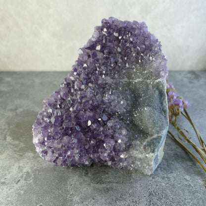 Dazzling crystal cluster for your collection! This Dumi's Crystals piece measures 3.7 inches tall by 3.1 inches wide by 3.1 inches long and weighs approximately 540 grams. 