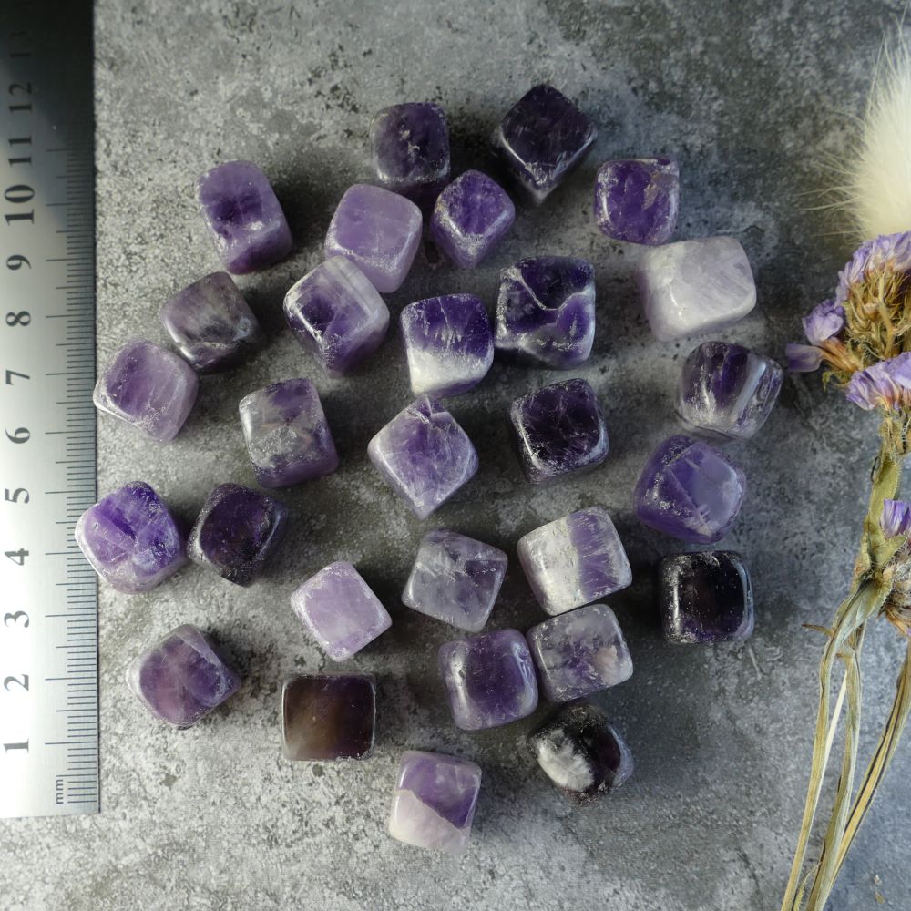 Amethyst Crystal Cubes - Dumi's Crystals - Embrace inner peace! Exquisite Amethyst cubes (1-1.3cm, 5g) in captivating purple hues. Ideal for meditation, carrying, or crystal healing practices.