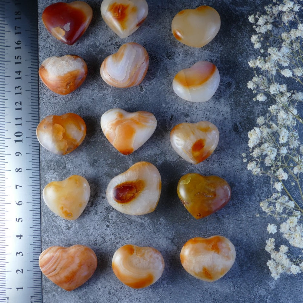 Carry a burst of sunshine! Dumi's Crystals Carnelian Puffy Hearts (2.5-3cm, 10-20g) boast fiery hues and a warm energy. Ideal for emotional balance and creativity.