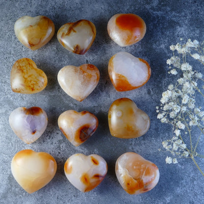 Dumi's Crystals Carnelian Puffy Hearts (3.5-4cm, 20-30g) - Reinvigorate your spirit! Fiery Carnelian hearts radiate energy. Perfect for carrying, crystal healing, or igniting your inner fire.