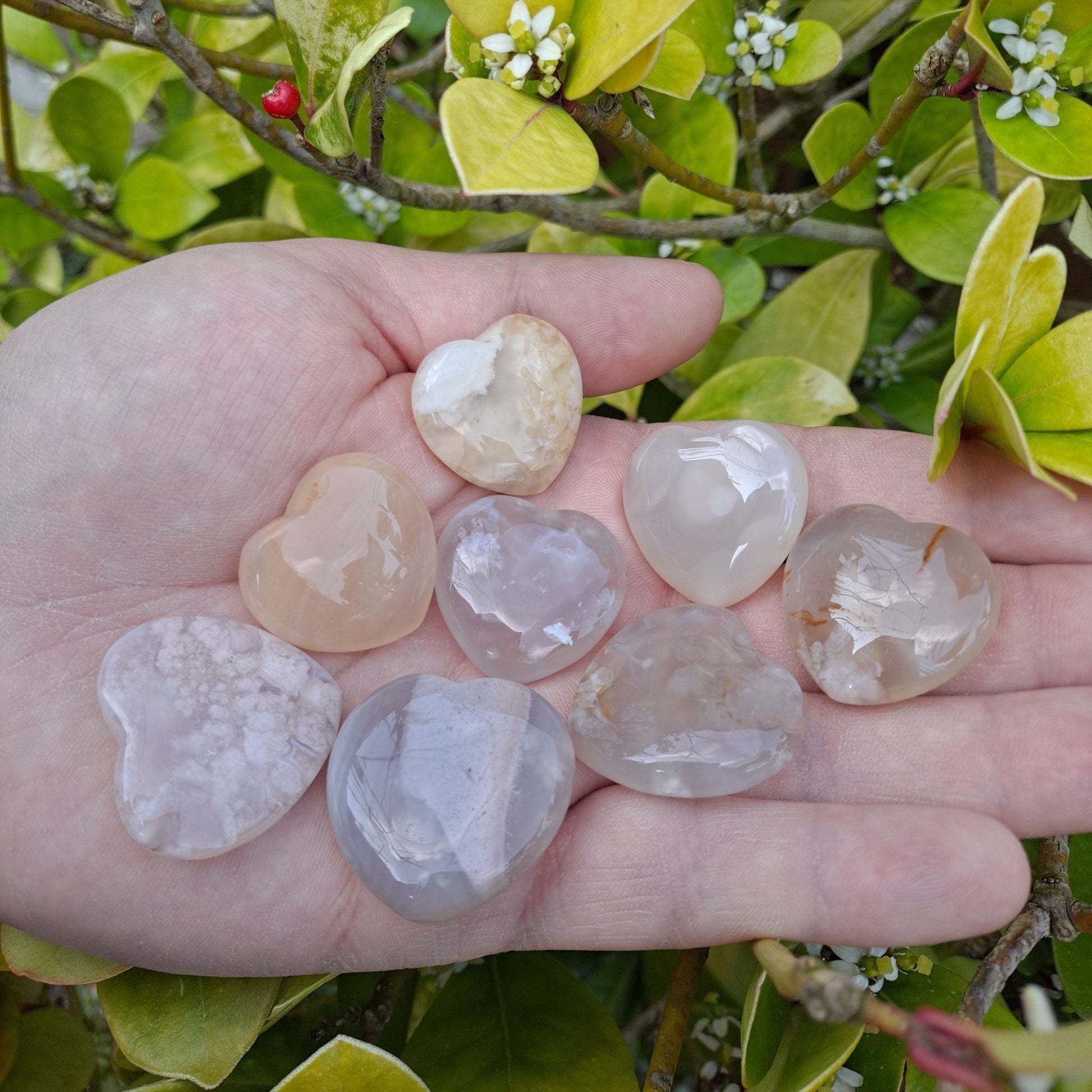 Pocketful of Spring: Dumi's Crystals Flower Agate Heart Carving (3cm) brings renewal, growth & inner peace wherever you go. A symbol of love & nature.