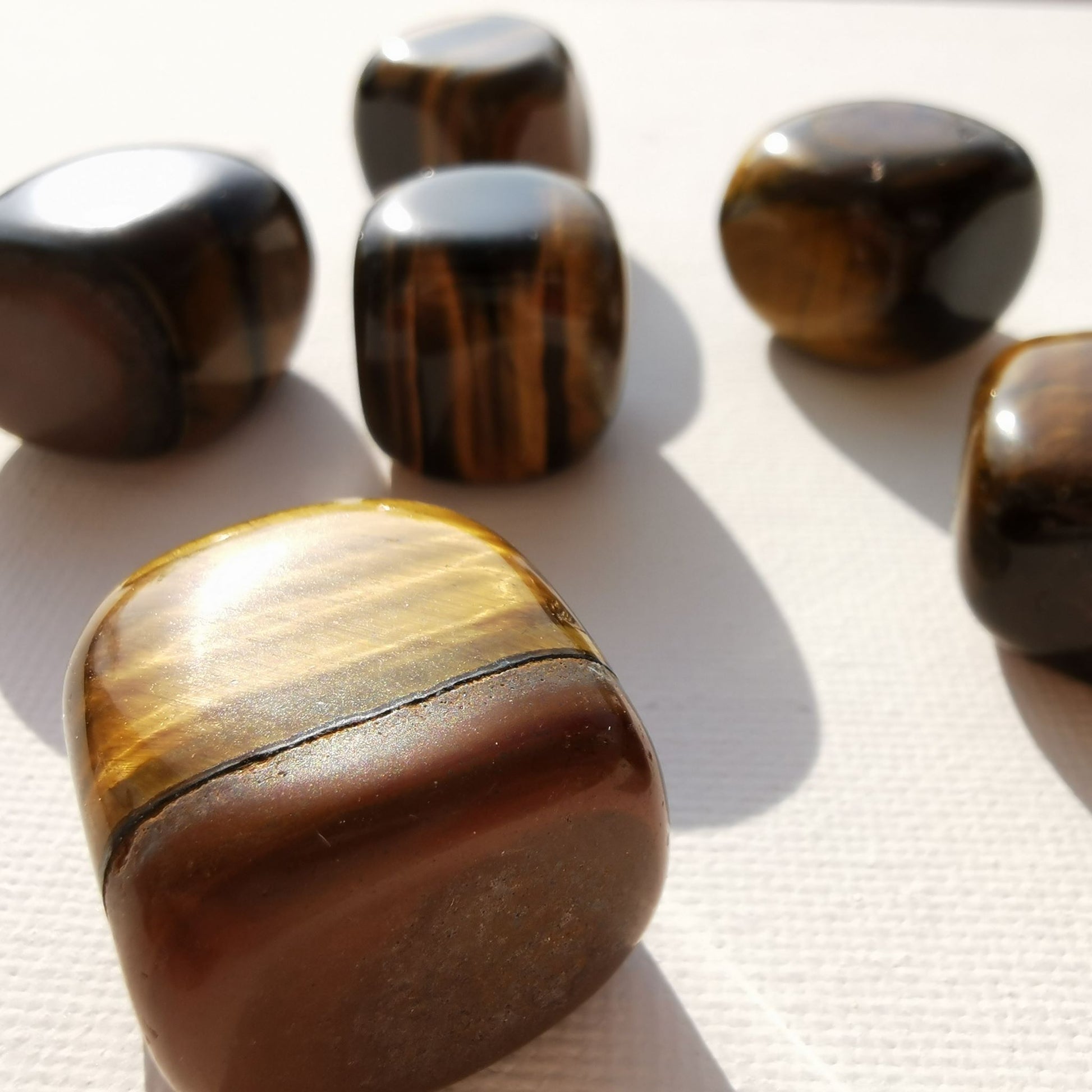 tiger's eye tumble stone dumiscrystals 